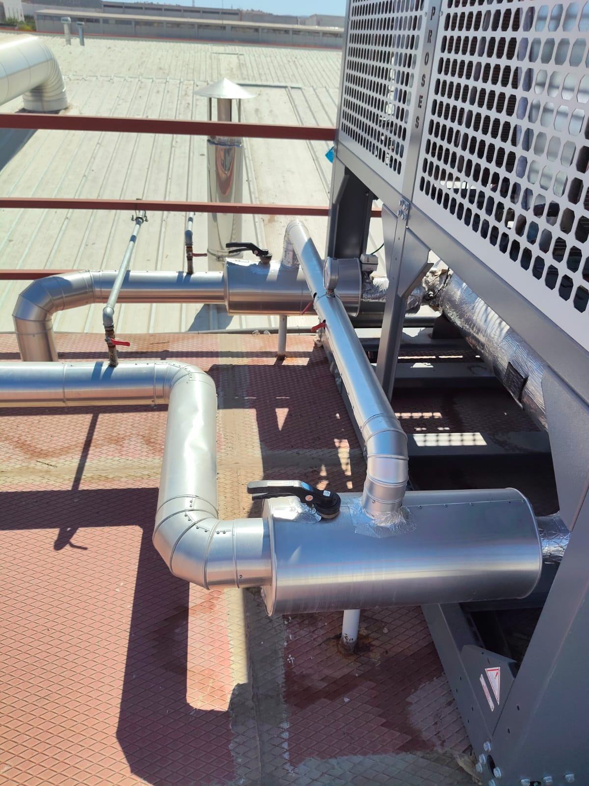 Çatı üstü kanal ve chiller bağlantısı